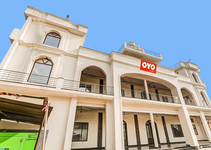 Hotel O M V Room\'S & Banquet