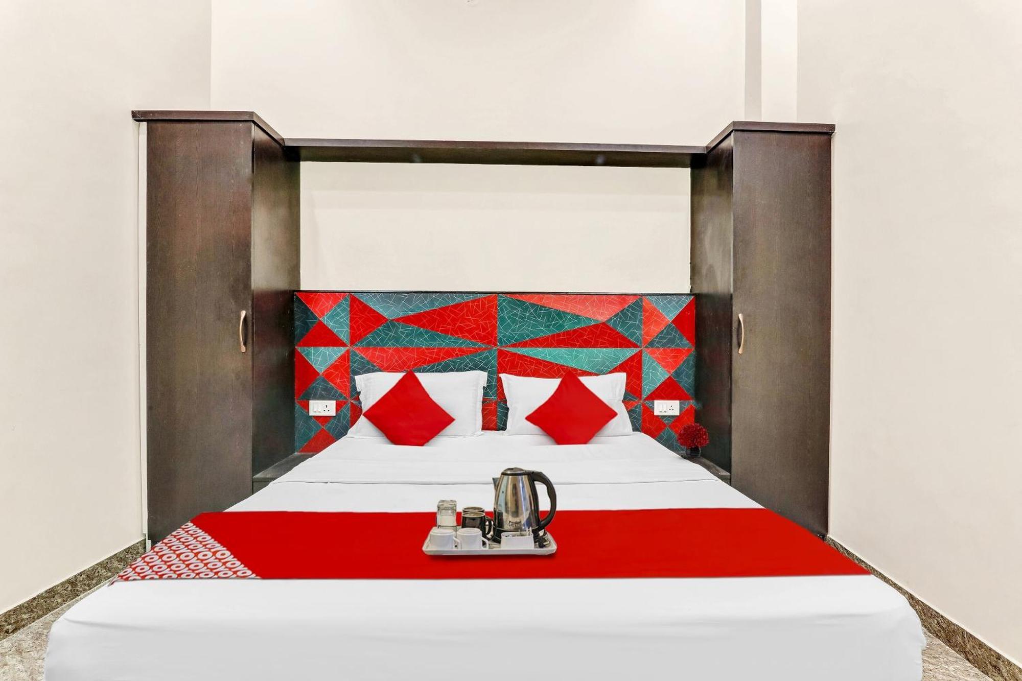 O M V Room's & Banquet * Lucknow